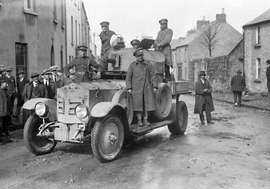 irish-free-state-troops-sligo-in-an-armoured-car.jpg